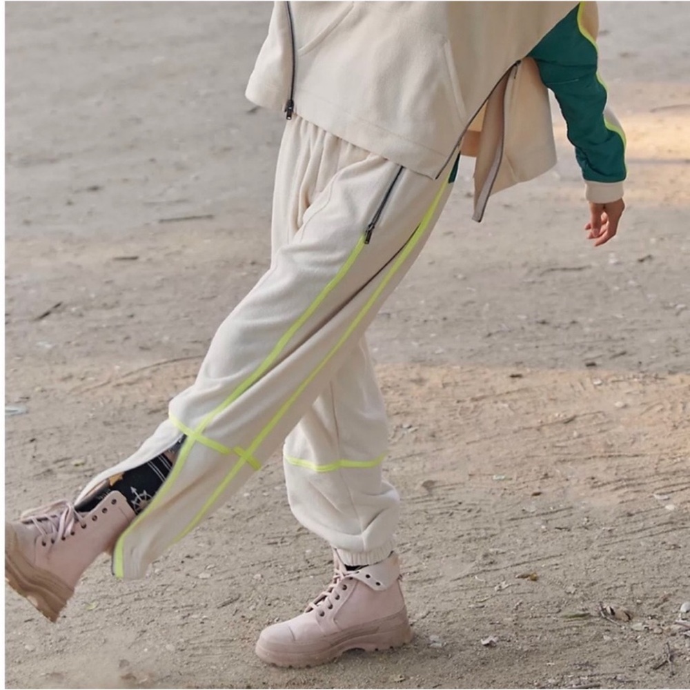 Free People FP Movement Arena Pants
Neon Cream M